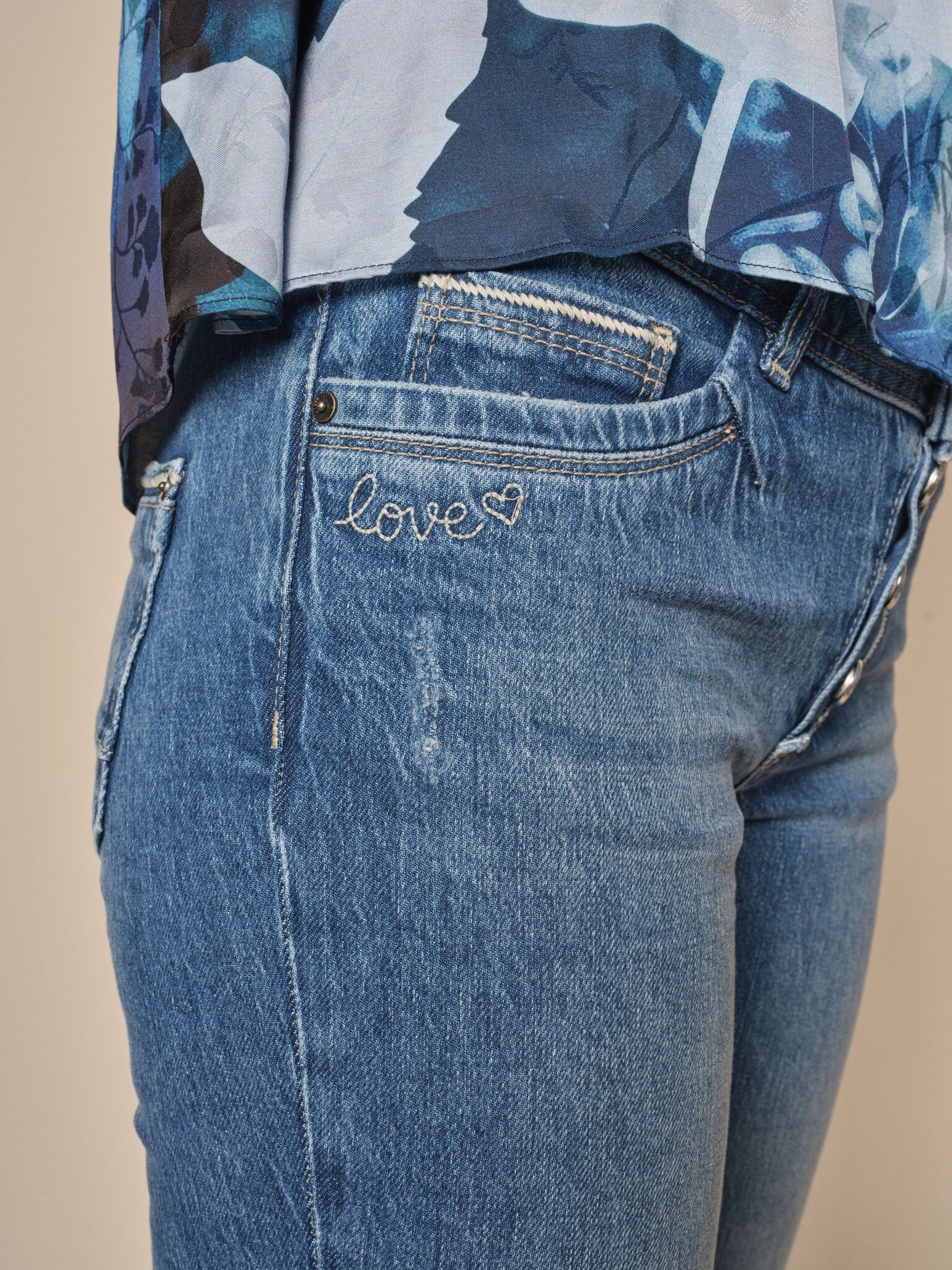 Modelshot / Blue / Detail